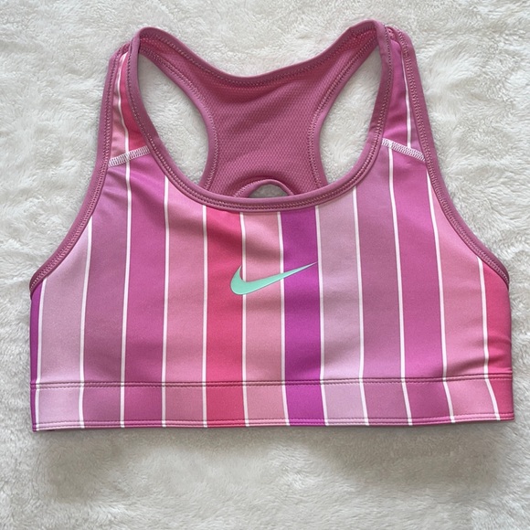 Girl’s reversible Nike Sports Bra - Picture 2 of 4
